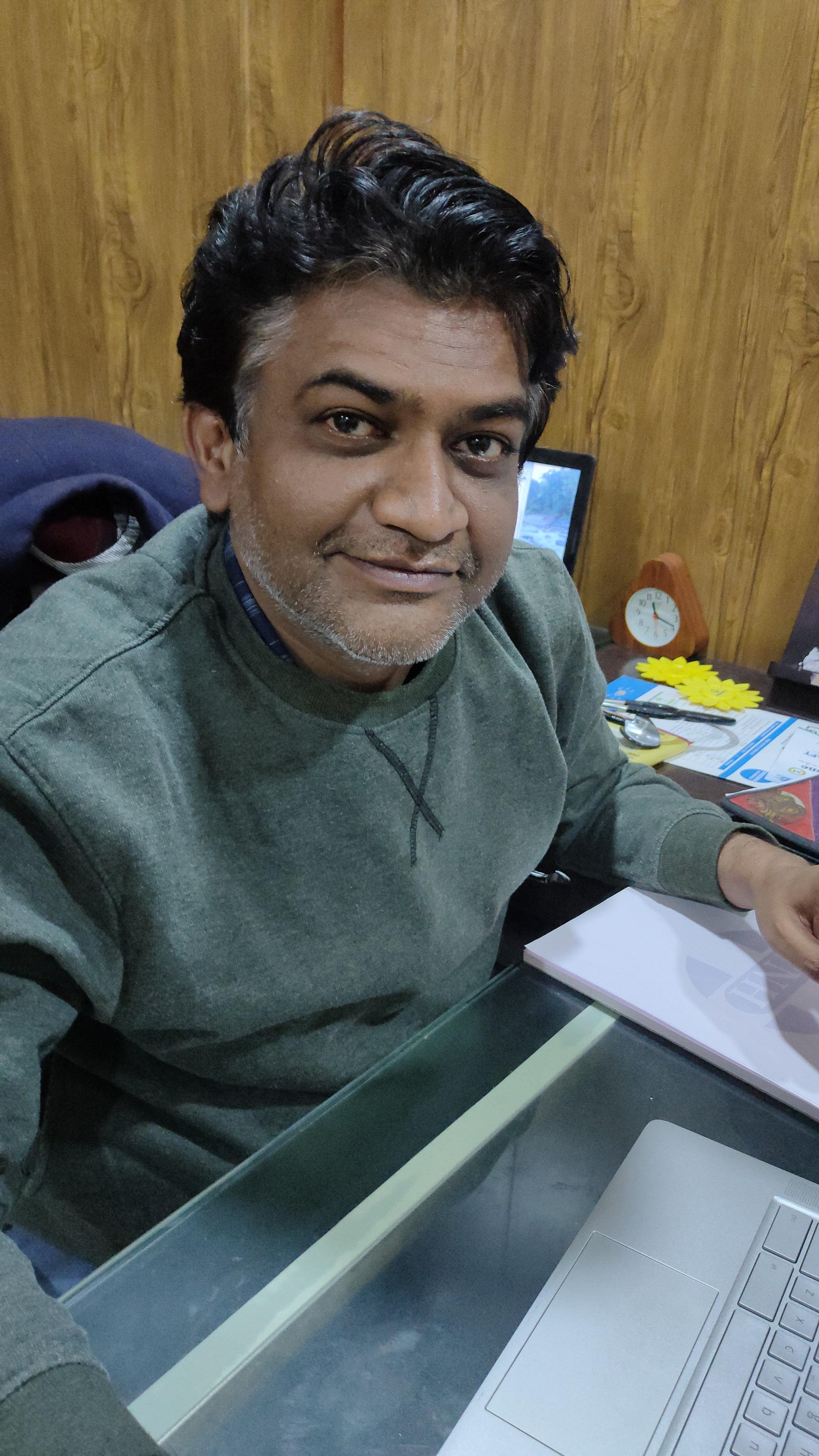 Dr. Sumeet Tiwari