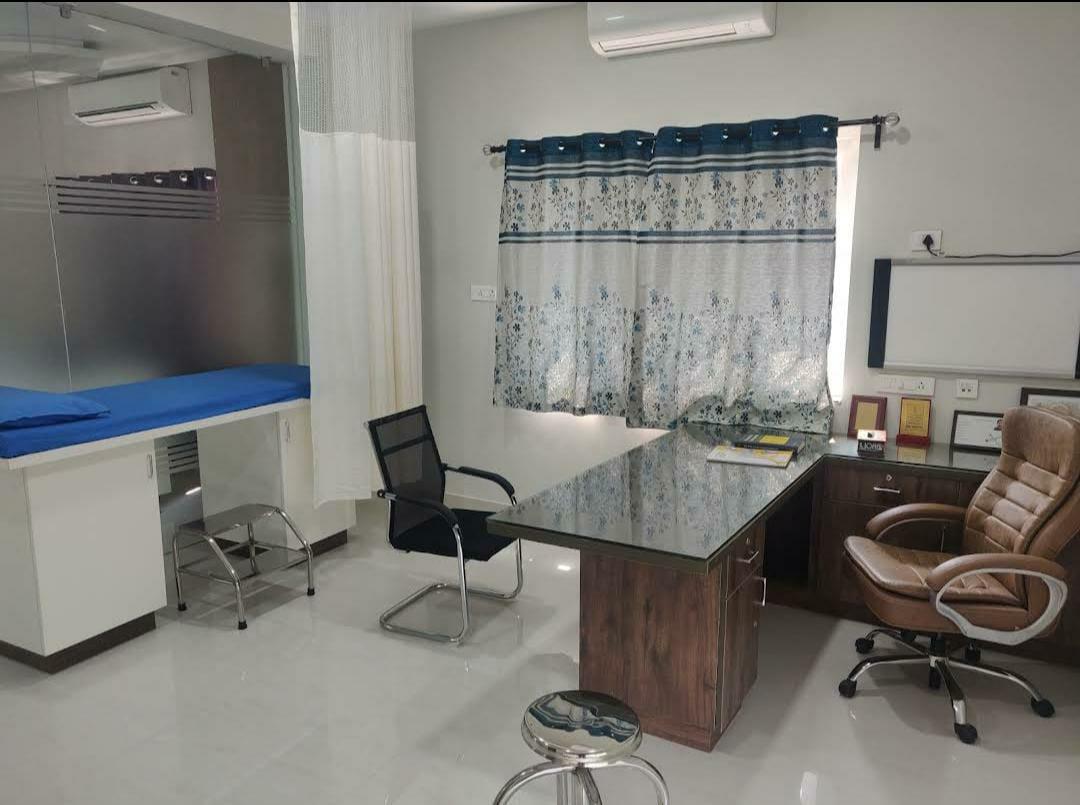 https://cdn.eka.care/clinics/64a58259d4ff71001e48e296/168865660143501/interior/530309fe0e720a4b708dd295b590377a462e8121cd69688c3a45ef689bc212a8.jpeg