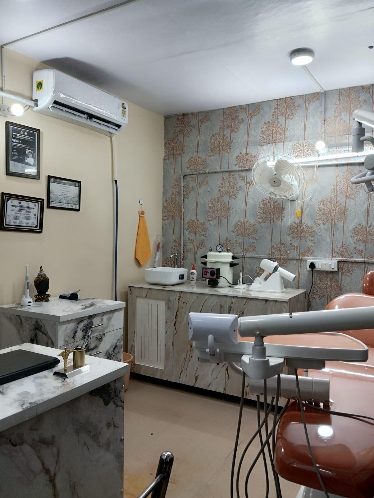 Interior view photo of Kids & Braces Family Dental Care - Photo 2 at lucknow 226016